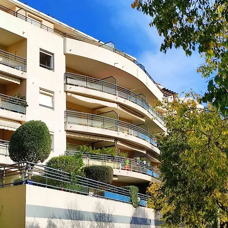 Spacious For 6 With Balcony *