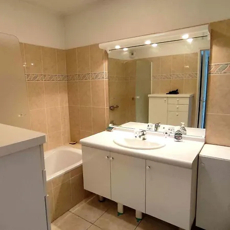 Spacious For 6 With Balcony